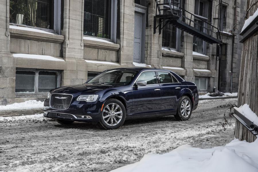  Chrysler 300C Platinum AWD 2015 года  (фото 1 из 4)